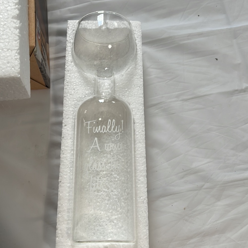 Big Mouth, inc wine bottle glass NIB - Picture 5 of 6